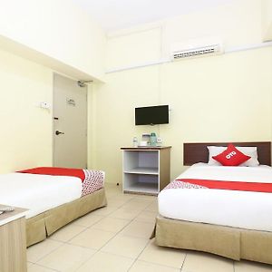 Super Oyo 89651 Harmoni Hotel